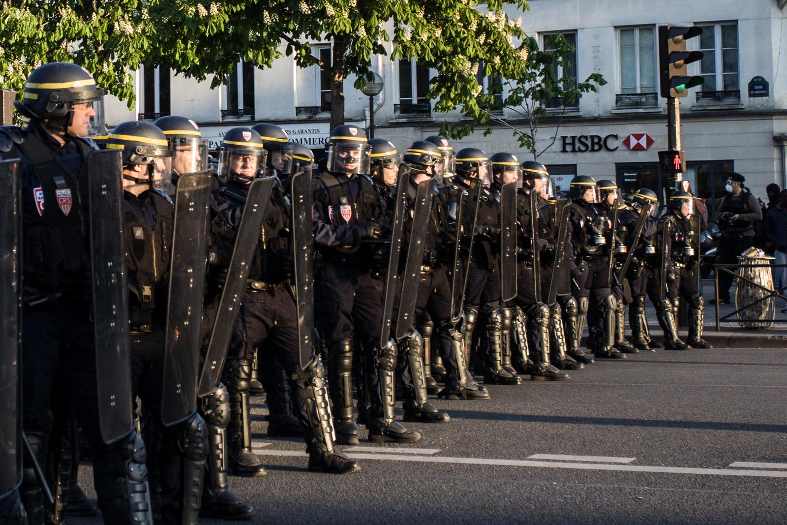 Photographe Paris - Affrontements CRS place de la Nation 1er mai