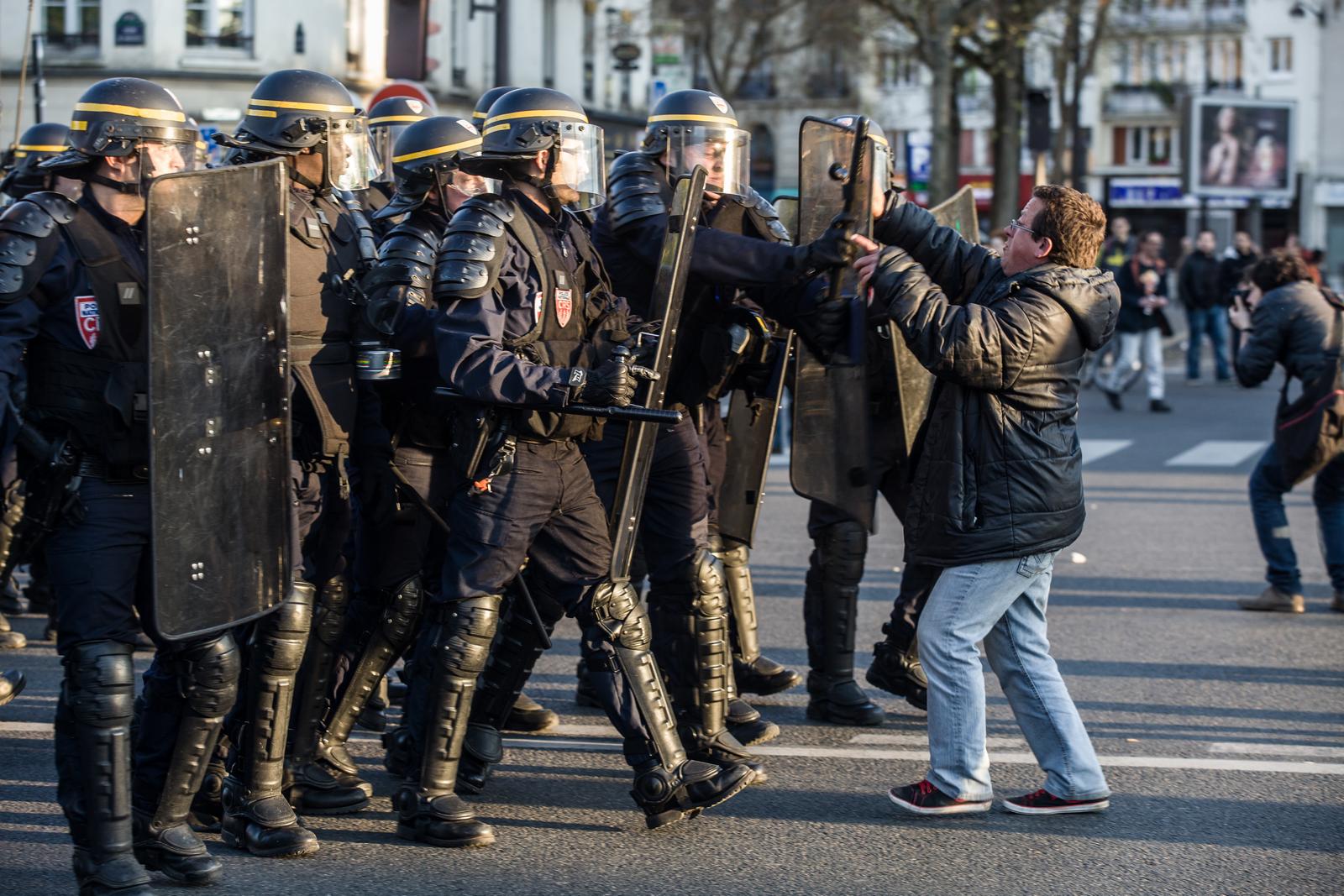 Photographe Paris - Affrontements CRS place de la Nation 1er mai