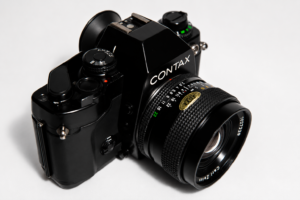 Contax 159 MM + Carl Zeiss Distagon 35 mm f/2.8 – Révisé et testé